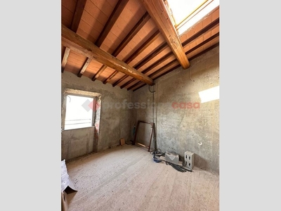 Casa Indipendente in Vendita a Pistoia, 195'000€, 140 m²