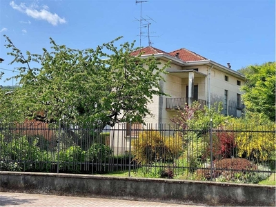 Casa indipendente in vendita a Serravalle Sesia