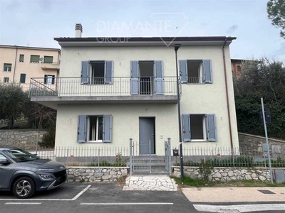Casa Indipendente in Vendita ad Castiglione del Lago - 360000 Euro