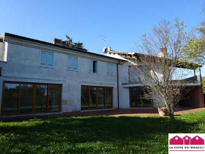 Casa Indipendente in Vendita ad Costabissara - 600000 Euro