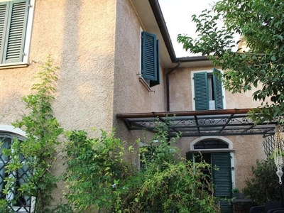 Casa Semi Indipendente in Vendita a Massa, zona Quercioli, 480'000€, 180 m², arredato