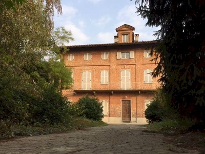 CASCINA VARASCO, CASALE ALLE PORTE DEL ROERO