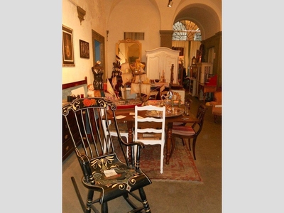 Immobile commerciale in Affitto a Lucca, 2'500€, 150 m²