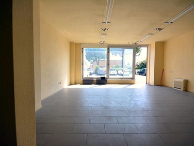 Immobile commerciale in Vendita a Lucca, zona San Marco, 125'000€, 100 m²