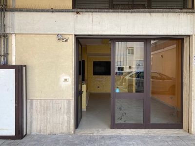 Negozio / Locale in vendita a Brindisi - Zona: Commenda