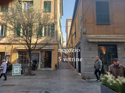 Negozio / Locale in vendita a Genova - Zona: 13 . Sestri Ponente, Medio Ponente