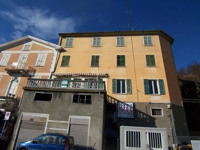 Palazzina commerciale in vendita a Cossogno