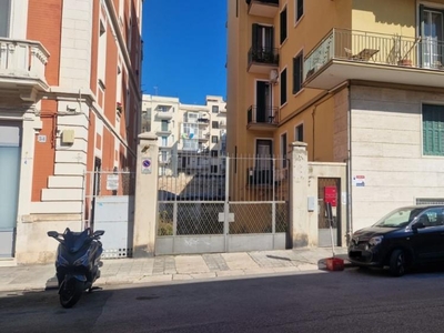 parcheggio doppio in vendita a Bari