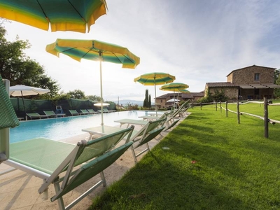 Piacevole casa a Colle Di Val D\'elsa con piscina e barbecue