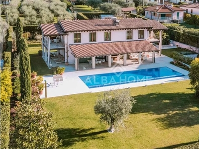 Villa di 600 mq in vendita Via Puccini, 23, Bardolino, Verona, Veneto