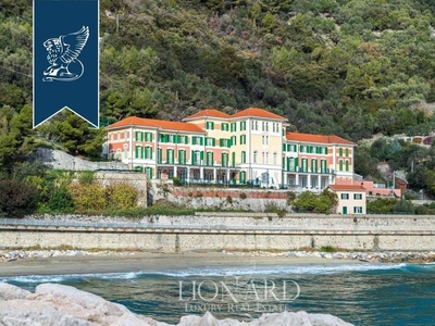 Prestigiosa villa in vendita Finale Ligure, Italia
