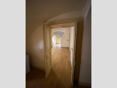 Quadrilocale in Affitto a Catania, zona C.so Italia - via Leopardi, 950€, 105 m²