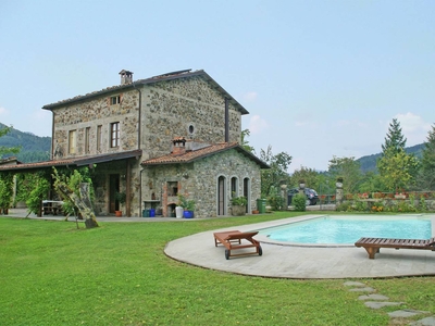 S. Romano in Garfagnana: villa di lusso, vasca idromassaggio