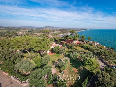 Splendida villa in vendita con terrazza panoramica ad Ansedonia