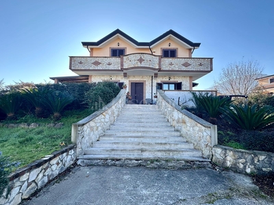 Villa a Limatola in Via Puopolo, Limatola