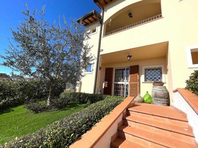 Villa a Schiera in Vendita ad Cerreto Guidi - 330000 Euro