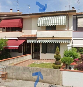 Villa a Schiera in Vendita ad Lusia - 75000 Euro