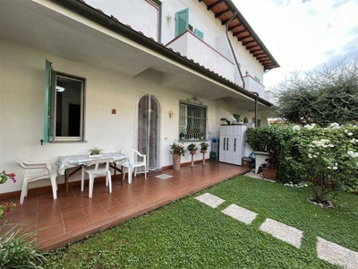 Villa a Schiera in Vendita ad Massa - 350000 Euro