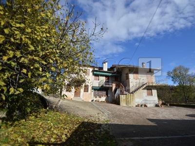 Villa a schiera in Via Brazzolaro - Nanto