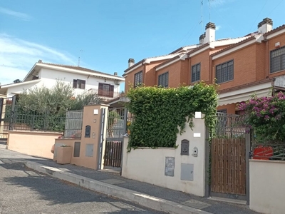 Villa a schiera in Via Giuseppe Benoni, 00, Roma (RM)