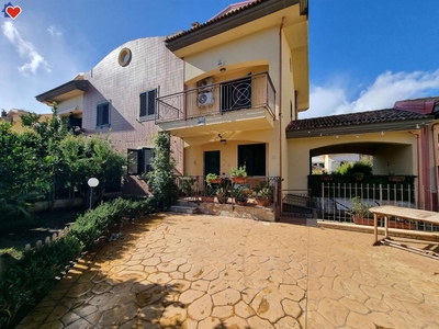 Villa bifamiliare in vendita a Catanzaro