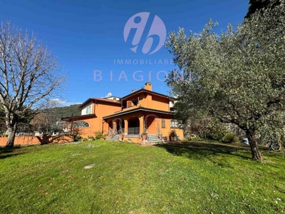 Villa Bifamiliare in Vendita ad Camaiore - 650000 Euro