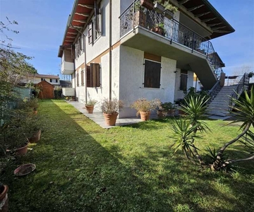 Villa Bifamiliare in Vendita ad Massa - 240000 Euro