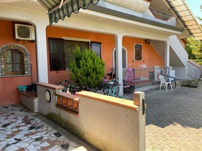 Villa Bifamiliare in Vendita ad Massa - 380000 Euro