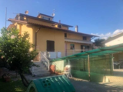 Villa Bifamiliare in Vendita ad Massa - 430000 Euro