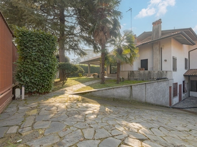 Villa bifamiliare in Via Augusto Righi, 6, Cologno Monzese (MI)