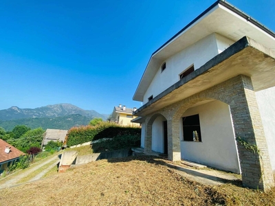 Villa in vendita a Angrogna