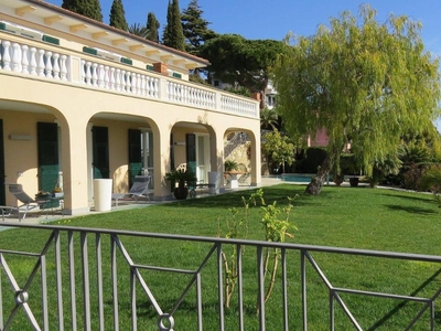 Villa in vendita a Bordighera