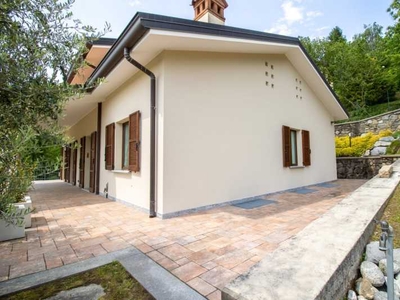 Villa in Vendita a Ello - 850000 Euro