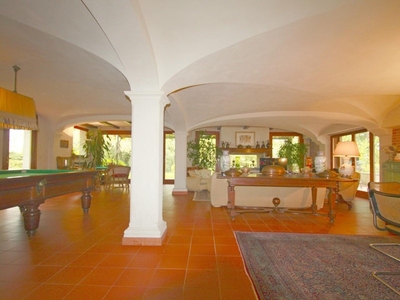 Villa in Vendita a Lucca, zona Monte San Quirico, 1'800'000€, 1000 m², con Box