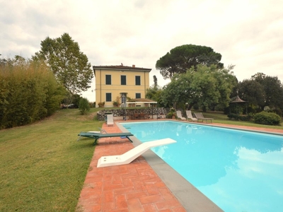 Villa in Vendita a Lucca, zona Pieve Santo Stefano, 2'850'000€, 840 m²