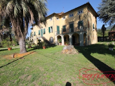 Villa in Vendita a Lucca, zona Saltocchio, 1'350'000€, 900 m²