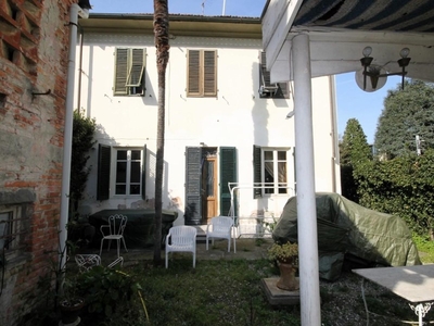 Villa in Vendita a Lucca, zona San Marco, 250'000€, 170 m²