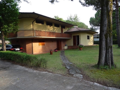 Villa in Vendita a Massa, zona Poveromo, 850'000€, 210 m²