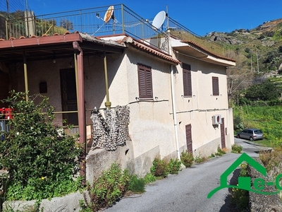 Villa in Vendita a Messina, 85'000€, 100 m²