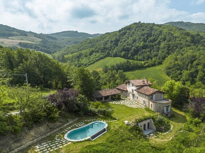 Villa in vendita a Piozzano