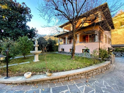 Villa in vendita a Porlezza