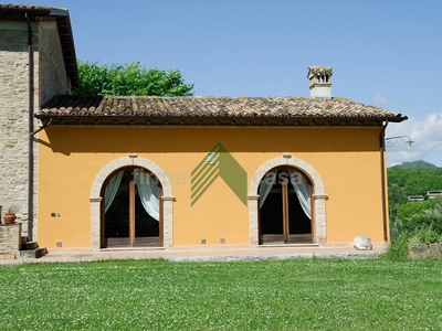Villa in Vendita a Teramo, zona Prima periferia, 466 m²