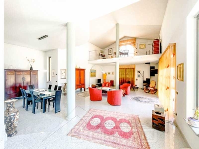 Villa in Vendita ad Gozzano - 790000 Euro