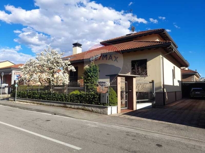 Villa in Vendita ad Pregnana Milanese - 695000 Euro