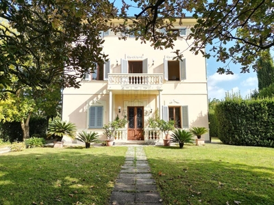 villa indipendente in vendita a Lucca