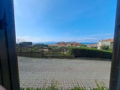 villa indipendente in vendita a Piombino