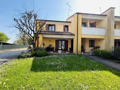 Villa plurifamiliare in vendita a Santa Lucia Di Piave