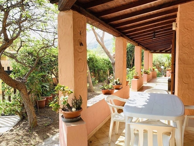 Villa privata con giardino per due famiglie!!A 150mt dalla spiaggia di Solanas!