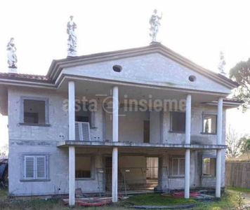 Villa Singola in Vendita ad Capannori - 180562 Euro