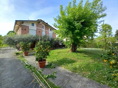 Villa Singola in Vendita ad Capannori - 250000 Euro